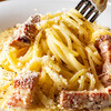 パスターヴォラ - 料理写真:クラッシック・カルボナーラ　フォーク上げ（はし上げ）