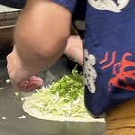 鉄板焼 OMURAYA - 刻みネギもたっぷりと。