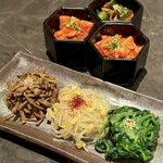 YORONIKU TOKYO AZABUDAIHILLS - キムチの盛り合わせ・三種のナムル