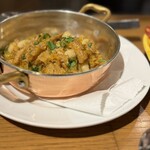 ピッツェリア トラットリア ダ オカピート - トリッパと白インゲン豆、青唐辛子の白ワイン煮込み