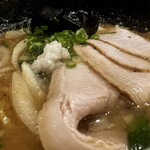 利尻らーめん味楽 - チャーシューが四枚載ってます！