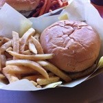 Mahaloha Burger - ロコモコバーガーとフレンチフライポテト