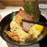 ラーメン スリーエスオー - チャーシューにカラシを付けていただきます