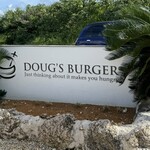DOUG'S BURGER - 入口・店名ロゴ