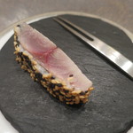 エクアトゥール - シメサバ 2色の胡麻