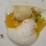 エクアトゥール - 桂花陳酒のラビオリ、ミルクアイス（マンゴーと杏仁豆腐のソース） 