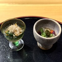 鮨 稲穂 - ・北広島産 小松菜と佐々木豆腐店の油揚げのお浸し
                    ・黒瀬町産 じゅんさいと蒸し鮑