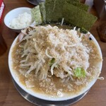 ラーメンギタギタ - ラーメン 背脂ヤサイ多め