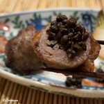 御料理 寺沢 - いわて牛の薇包み巻を実山椒とともに