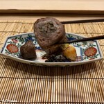 御料理 寺沢 - いわて牛の薇包み巻を実山椒とともに