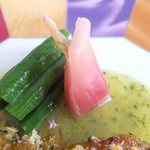 モナリザ - 茄子で包んだ仔羊ミンチ肉のロースト ハーブ風味のマスタードソース