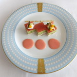 モナリザ - 鶏胸肉とバジリコのテリーヌ フレッシュトマトソース