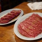 炭火焼肉ホルモンさわいし - 上カルビと上赤身ロース