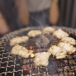 炭火焼肉ホルモンさわいし - 塩シマチョウ