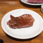 炭火焼肉ホルモンさわいし - 黒毛和牛上タン塩
