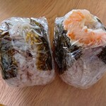 marma me - 南高梅與釜揚げ小魚飯糰，以及大塊蝦仁美乃滋飯糰