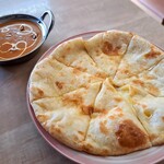 インドスパイシー イエティ 中川店 - マトンカレー & チーズナン