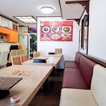 インドスパイシー イエティ - 内観　その2　ポスターには八田店とありますが、ここは中川店です