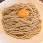 らーめん菊 - つけ麺の麺に生卵