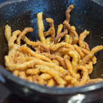 麺匠 慶次  - サービスの揚げ麺