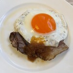 ボナペティ - 目玉焼き　ローストビーフ