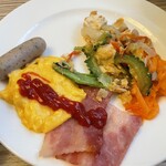 ボナペティ - ゴーヤチャンプル　スクランブルエッグ　ベーコン　ソーセージ