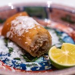 TOMONO - 2025.7 石川産ベニズワイガニとフカヒレの春巻き 酢橘