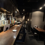 炭焼串工房 とりまる - シックな店内