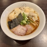 八雲 - 特製ワンタン麺 黒だし 1,350円
