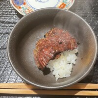和牛lab K - 漬けハラミをご飯に乗せて