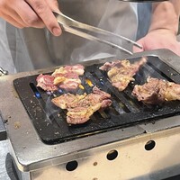 和牛lab K - タン元を焼いています