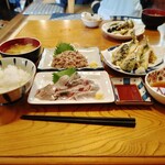 香海 - いわし定食のつみれ汁変更に、単品いわしなめろう