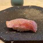 鮨しゅんじ - 金目鯛 伊豆諸島
      脂が乗りこれまた美味、とても綺麗な味わいです♪