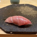 鮨しゅんじ - 鮪大とろ 塩釜 93kg 巻き網 やま幸より
      この日の鮪は全て同じ個体、中とろの美味しさそのままに大とろのとろける様な脂のりも流石に旨い！