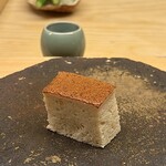 鮨しゅんじ - 玉子焼
      北海道の有精卵、芝海老に甘味は和三盆