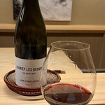 鮨しゅんじ - Domaine Jean-Pierre Guyon Chorey lès Beaune 'Les Bons Ores' 2017
      フランスショレイ・レ・ボーヌ産の赤ワイン