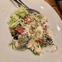 ドラード - ハーブ蒸し鶏のシーザーサラダ
