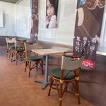 かどの駄菓子屋フジバンビ - 店内カフェ