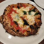 ピッツェリア ファッブリカ 1090 - 料理写真:焦げ臭くてバジル香らない『マルゲリータ』　1,650円