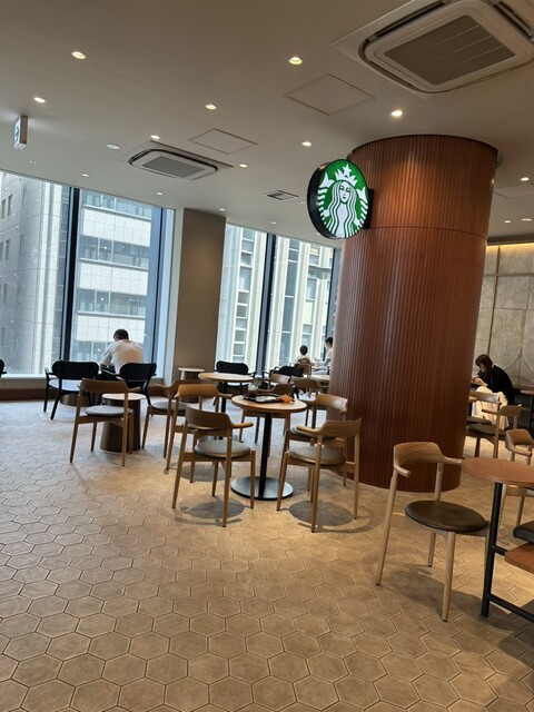 スターバックス コーヒー 福岡天神 蔦屋書店>