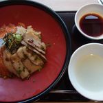 焼肉トラジ - トントロチャーシューの美食丼１２００円