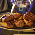 ヘミングウェイ - 唯一食べたのはこのワイルドな牛肉！