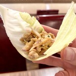 SUNRISE - ラーブガイを食べるところ