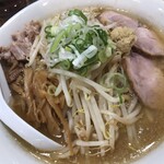 三ん寅 - 「味噌らーめん大盛」（1,400圓）
                                「もやし」（150圓）。