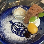 ロッシーニ ピザ - デザート　粉砂糖で絵が