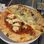 ロッシーニ ピザ - ハーフ&ハーフ　マルゲリータとフンギ