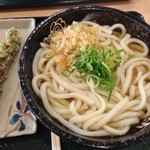 Hanamaru Udon - かけ(大)(330円)＋ちくわ磯部揚げ(110円)