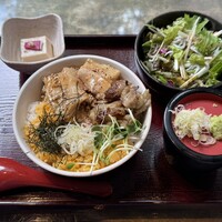 麓屋 京王プラザホテル - 小三色丼セット