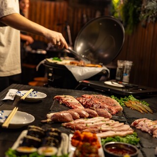 青空の下で開放感たっぷり！屋上テラスで楽しむBBQ食べ放題