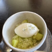 ビストロケンヂ - ヨーグルトアイスとメロンと氷とチョコの食感が楽しい